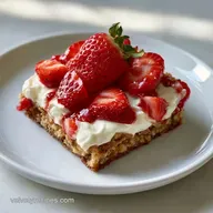 Frozen Strawberry Dessert Squares: Creamy